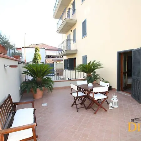 Dino's Bed & Breakfast 3*