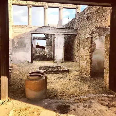 Dino's Bed & Breakfast 3*