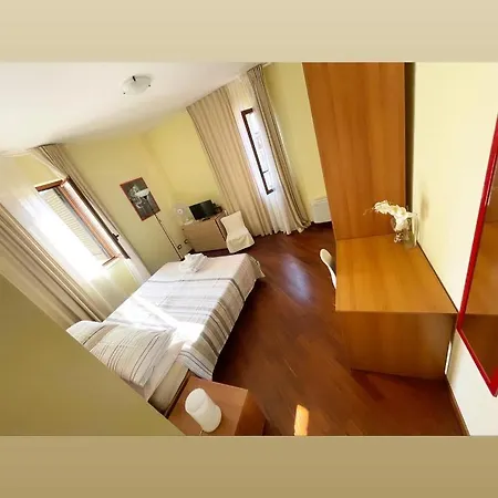 Alojamento de Acomodação e Pequeno-almoço Dino's Casapulla