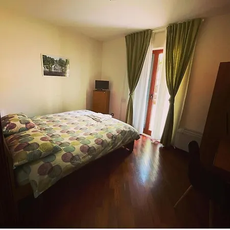 Alojamento de Acomodação e Pequeno-almoço Dino's