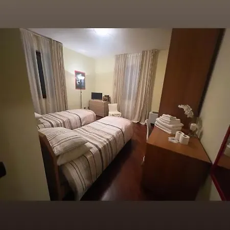 Alojamento de Acomodação e Pequeno-almoço Dino's 3*