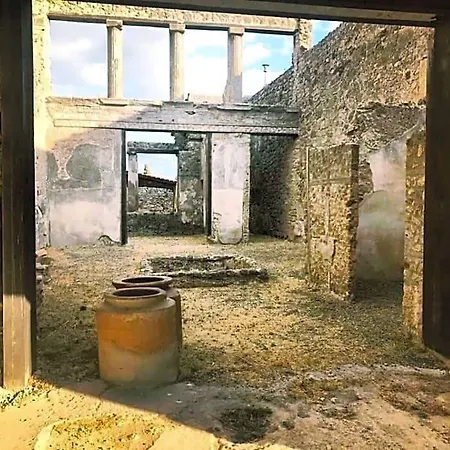 Dino's Bed & Breakfast 3*