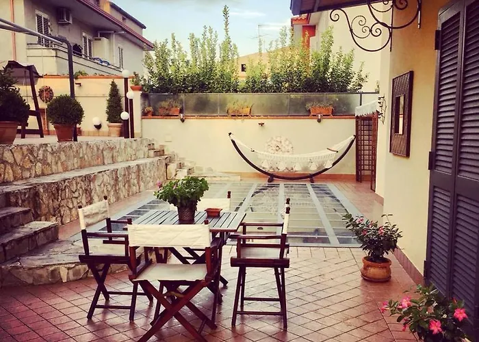 Dino's Bed & Breakfast 3*