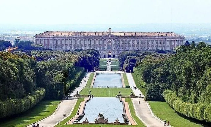 Dino's Bed & Breakfast 3*